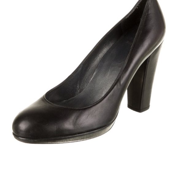 Stuart Weitzman Black Leather Pumps — size 8 — Classics! - Picture 2 of 6